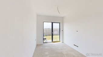 4 izbový rodinný dom na predaj v radovej zástavbe priamo v Š - 15