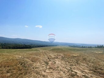 REZERVOVANÉ Starší dom na rekonštrukciu v malebnej obci Puka - 15