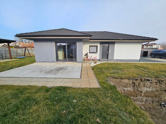Veľmi pekný 4 izbový rodinný dom s pozemkom 685 m2... - 15