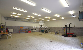 Polyfunkčná budova s výhodnou polohou - len 1 km od centra m - 15