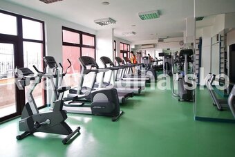 Studio (1+kk) o výměře 40 m² s balkonem s výhledem na bazén - 15