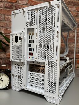 Ryzen 9 9900X3D\32GB\RTX 4080S\SSD\1000W Zdroj - 15