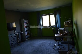 DOBRÉ REALITY -  priestranný rodinný dom s veľkým pozemkom v - 15