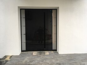 Schuco ADS UP - hlinikove dvere s čiernym sklom - 15