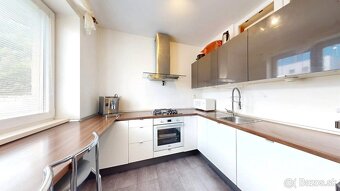 Prenájom veľkého 4-izbového bytu s loggiou, 93 m², Trenčín – - 15