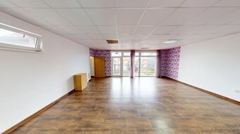 Rodinný dom vhodný na podnikanie s výbornou polohou - 15