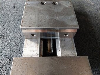 Strojní svěrák přesný - 15