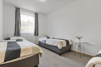 Na predaj štýlový penzión s priamym prístupom k vode v obci - 15