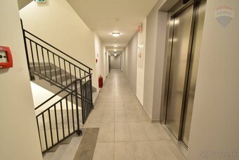 Prenájom 2 izbový  55 m2 byt s parkovacím státím „TABÁŇ“ Nit - 15