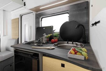 NOVÁ ALKOVNA AHORN CAMP A 690 2026 – RENAULT MASTER - 15