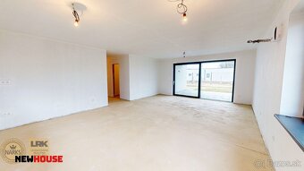 Skolaudovaný bungalov na pozemku 517 m2 v novej obytnej zóne - 15