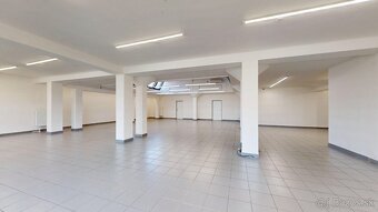 280 m2 na frekventovanom mieste s parkovaním - 15