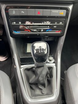 Volkswagen T-CROSS 1.0TSI 110K LIFE- 8500KM--R.V:07/22 - 15