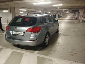Opel Astra Sporttourer - 15