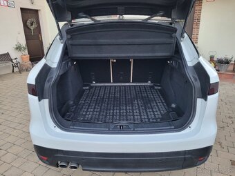 Predám SUV Jaguar F-PACE 2,0 d, 4/2017, automat 4x4 - 15