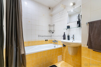 NA PREDAJ PRAŽSKÝ 3 IZBOVÝ BYT S VEĽKOU LODŽIOU - 15