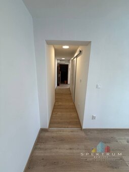 SPEKTRUM REALITY- Na PREDAJ 3 -izbový byt, 61m2, 2x loggia,  - 15