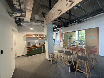 Prenájom samostatného kancelárskeho traktu 867 m² pri nábrež - 15