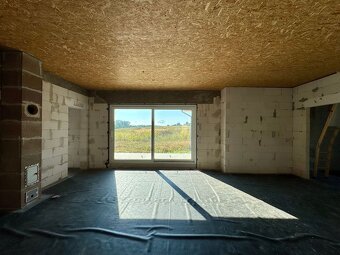 BENIAKOVCE - TEHLOVÝ 4 IZBOVÝ PEKNÝ RD 107 M2 S TERASOU, HRU - 15