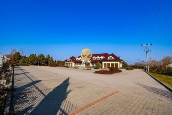 Na PREDAJ novostavba Hotel s reštauráciou a priestranným par - 15