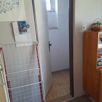 Rodinný dom vo vyhľadávanej lokalite so záhradou a garážou,  - 15