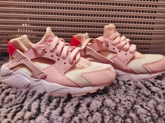 Nike, Adidas, Reebok - 15