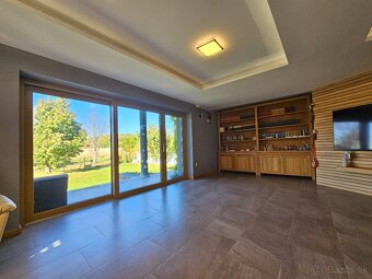 Výnimočný RD s krásnou záhradou a dvojgarážou – Chynorany - 15