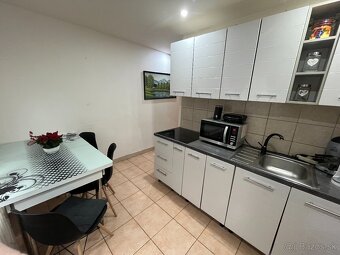 ☀ Svetlý a zariadený byt s kuchyňou po rekonštrukcii - 15