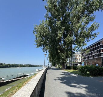 Prenájom samostatného kancelárskeho traktu 407 m² pri nábrež - 15