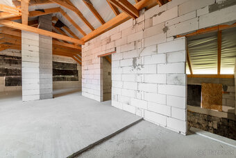 VÝRAZNE ZNÍŽENÁ CENA - Na predaj rozostavaný rodinný dom s v - 15