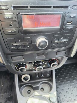 Predám Dacia Duster 4x4 1.5 dci 80kw 183500 km - 15