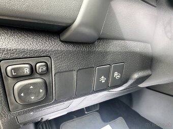 Predám Toyota Auris Tourning Sports 1.6 benzín Automat - 15