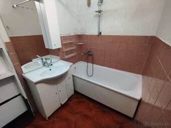 Predaj veľký 3 izbový byt s balkónom Levice - 15