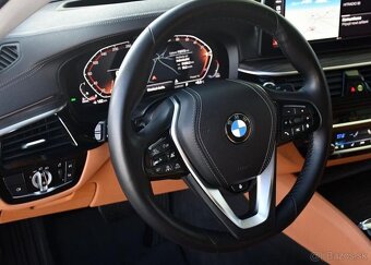 BMW Řada 5 530d xD LUXURY HUD MASAŽ TAŽNÉ 210 kw - 15