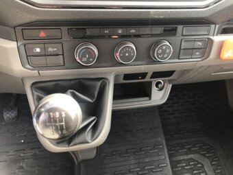 VW Crafter- pojazdna dielňa - 15
