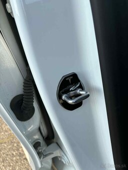 Tesla Model Y SUV 378kw Long Range, dual motor 4x4, 2022/08 - 15
