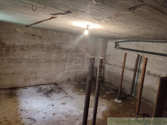 Staršia chalupa s hospodárskymi budovami na pozemku 1550 m - 15