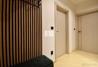 Veľkometrážny 3 izbový byt s garážou - 15