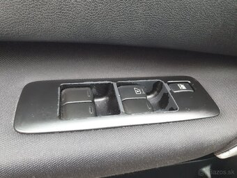 Nissan Qashqai 1.6i Tekna 4x2 (EU5) - 15