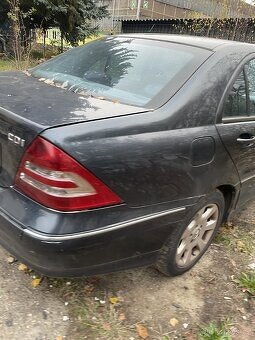 Mercedes Benz w203 2.0d 2003 sedan - 15