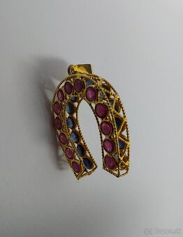 Zlatý prívesok so zafírmi a rubínmi - 15