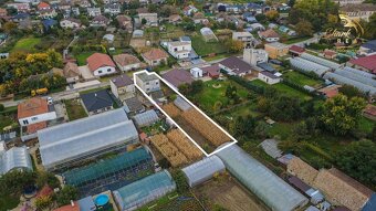 ZNÍŽENÁ CENA Na predaj 4 izbový rodinný dom v tichej časti  - 15