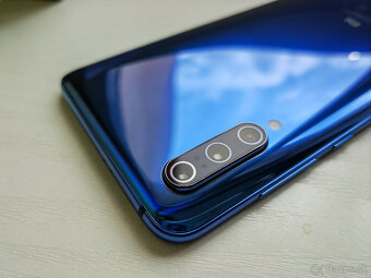 Xiaomi Mi 9 6 / 128 GB Ocean Blue - 15
