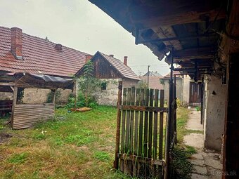 Predaj, rodinný dom s veľkým pozemkom vhodný na podnikanie - 15