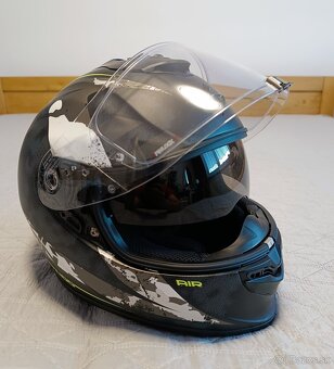 Predám 2 prilby na cestnú motorku: - 15