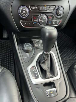 Jeep Cherokee 2.2 CRD 4x4, 88 000 km, ČR (Třinec) - 15