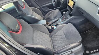 Škoda Octavia Combi 2.0 TDI RS DSG 4x4 - 15