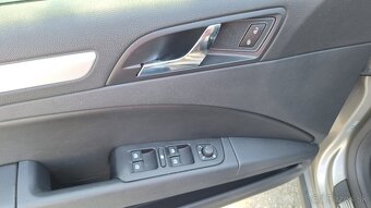 ŠKODA SUPERB COMBI 2.0 TDI - 15