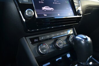 Škoda Superb 2.0 TDi Style 4x4 DSG - 15