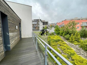 Na prenájom veľký 2- izb. byt na začiatku Koliby s terasou a - 15